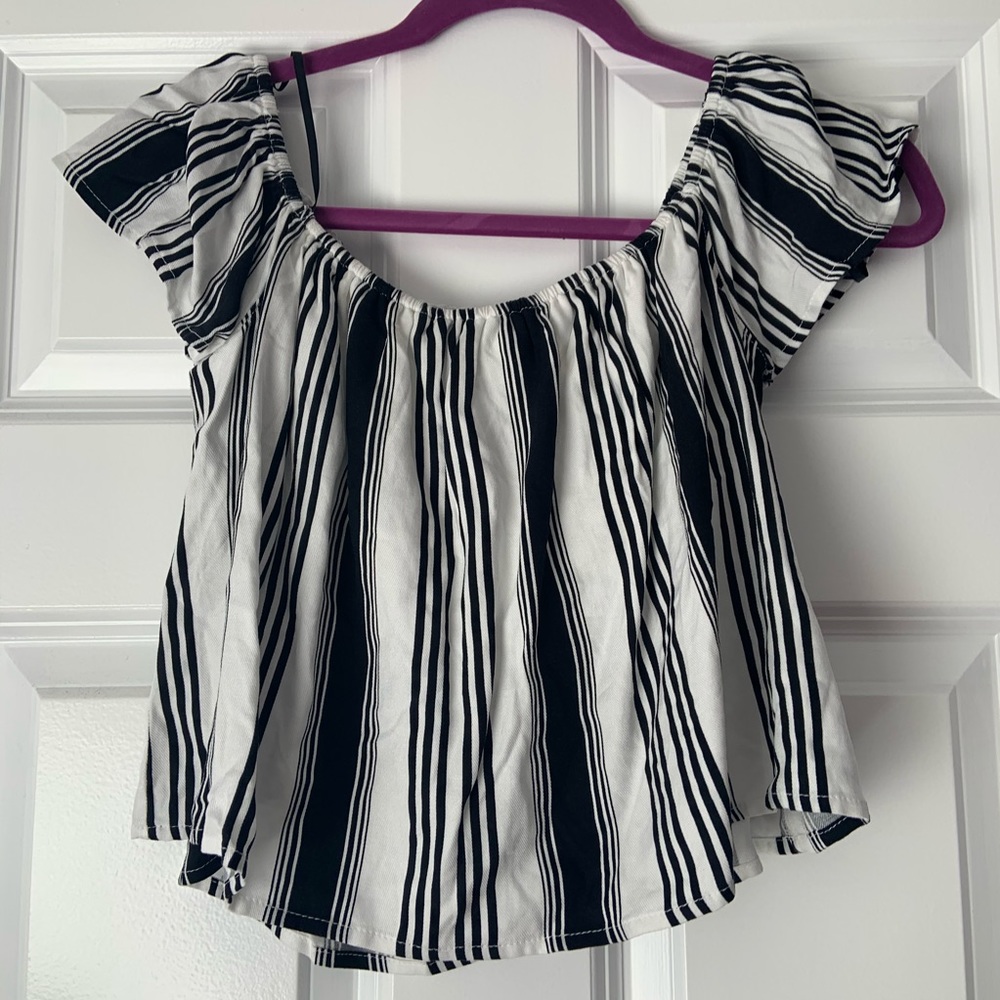 Off the shoulder stripped tee